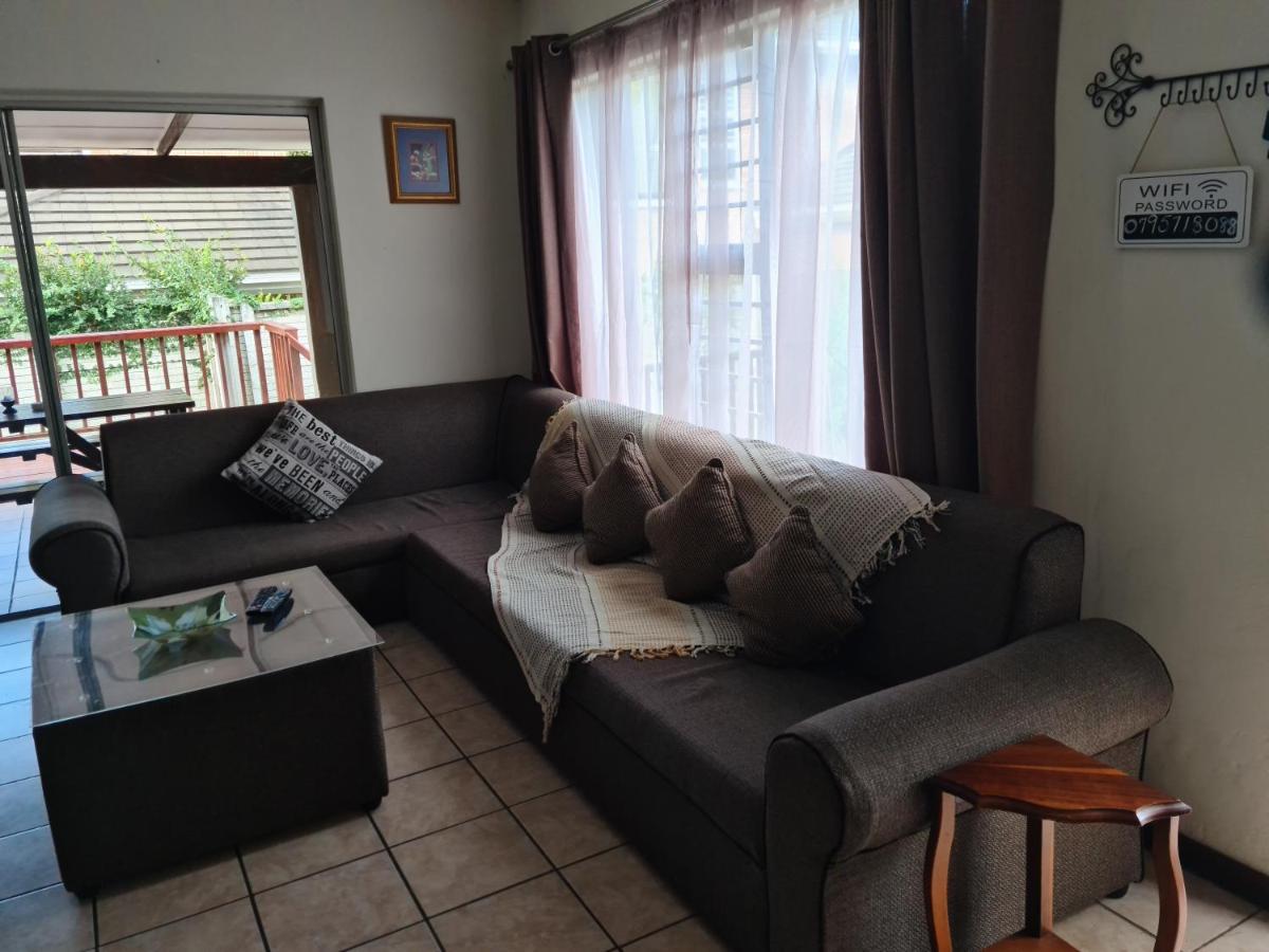 Mackenzies Accommodation East London Extérieur photo