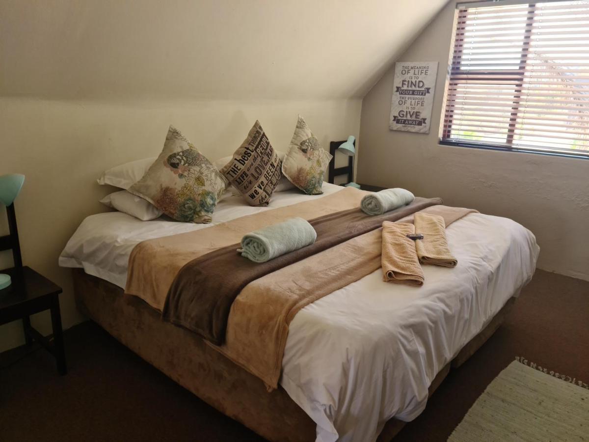 Mackenzies Accommodation East London Extérieur photo