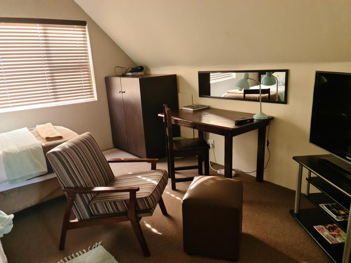 Mackenzies Accommodation East London Extérieur photo