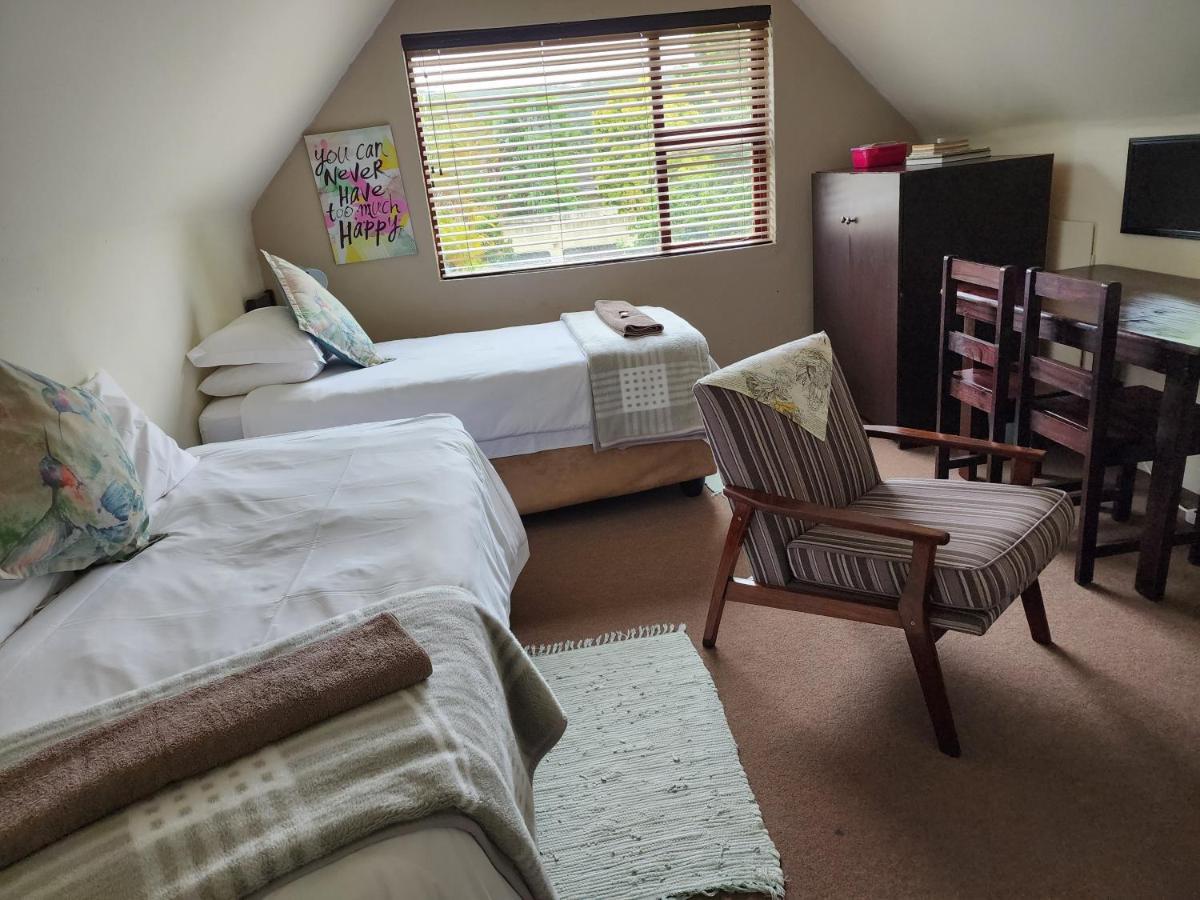 Mackenzies Accommodation East London Extérieur photo