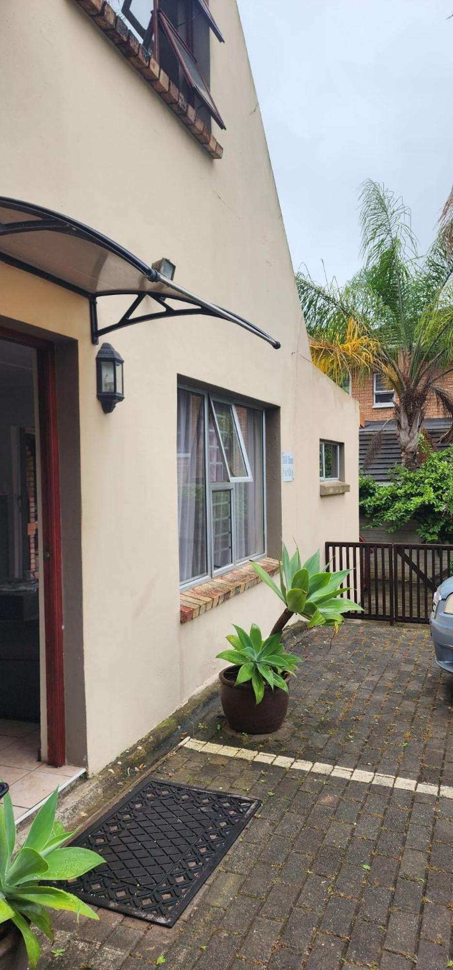 Mackenzies Accommodation East London Extérieur photo
